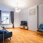 Lejlighed Spacious 2br For 8 Guests, Quite Centre, Art Nouveau Area *