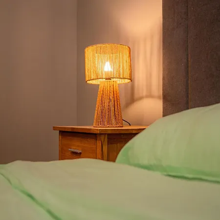 Apartment Spacious 2br For 8 Guests, Quite Centre, Art Nouveau Area