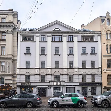 Apartment Spacious 2br For 8 Guests, Quite Centre, Art Nouveau Area