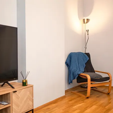 Spacious 2br For 8 Guests, Quite Centre, Art Nouveau Area Apartment Riga