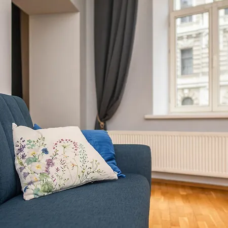 Spacious 2br For 8 Guests, Quite Centre, Art Nouveau Area 里加