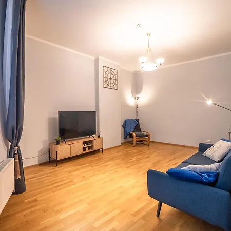 Spacious 2br For 8 Guests, Quite Centre, Art Nouveau Area Apartment *