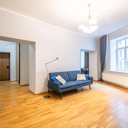 Spacious 2br For 8 Guests, Quite Centre, Art Nouveau Area Apartment