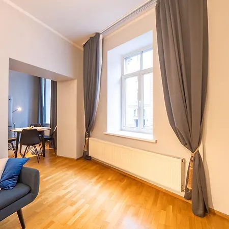 Spacious 2br For 8 Guests, Quite Centre, Art Nouveau Area Riga
