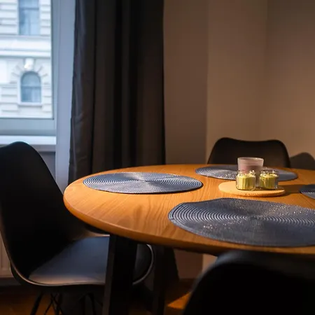 Spacious 2br For 8 Guests, Quite Centre, Art Nouveau Area アパート リガ