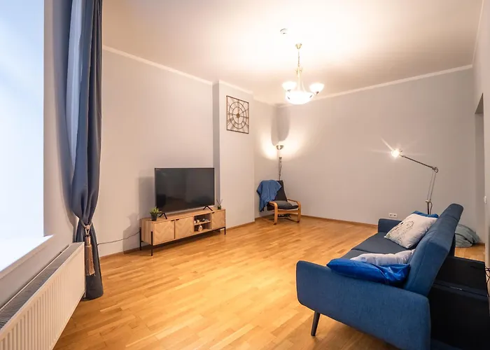 Spacious 2br For 8 Guests, Quite Centre, Art Nouveau Area Διαμέρισμα *