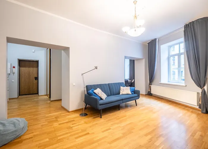 Spacious 2br For 8 Guests, Quite Centre, Art Nouveau Area Διαμέρισμα