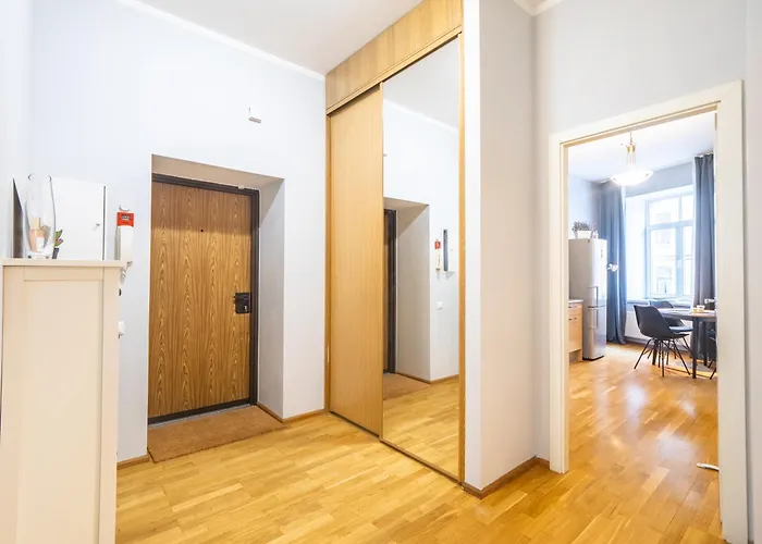 Spacious 2br For 8 Guests, Quite Centre, Art Nouveau Area Διαμέρισμα *