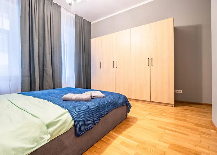 Spacious 2br For 8 Guests, Quite Centre, Art Nouveau Area